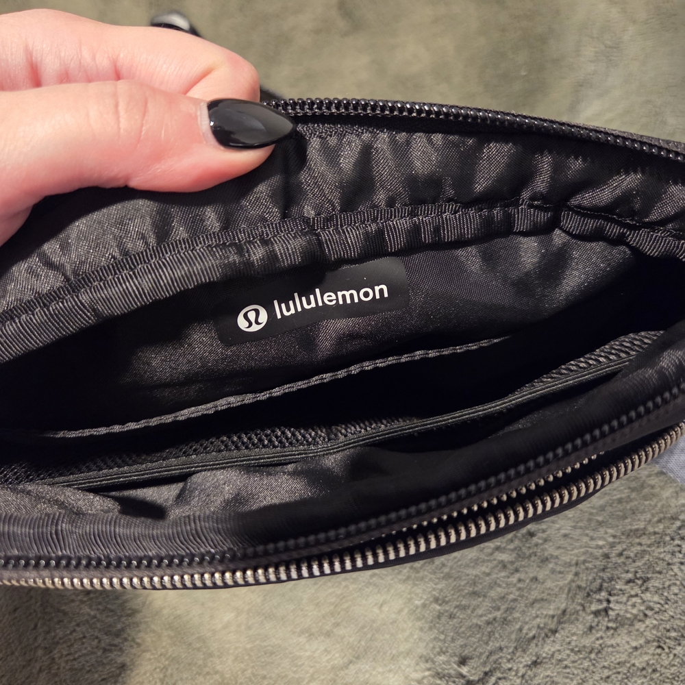 lululemon athletica Black City Adventurer Crossbody Bag - Picture 3 of 4